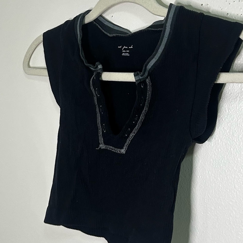 Urban Outfitters stretchy ribbed cropped top - Picture 2 of 4